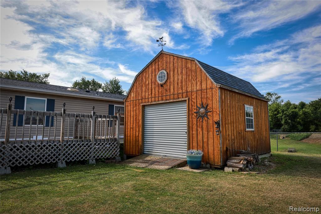 7208 Mapleview Circle E, Brown, MI 48416 — Photo 5