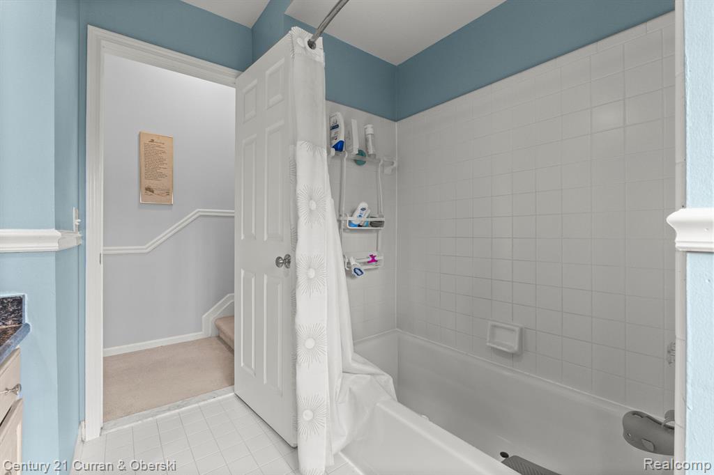 42745 LEDGEVIEW Drive, Novi, MI 48377 — Photo 37