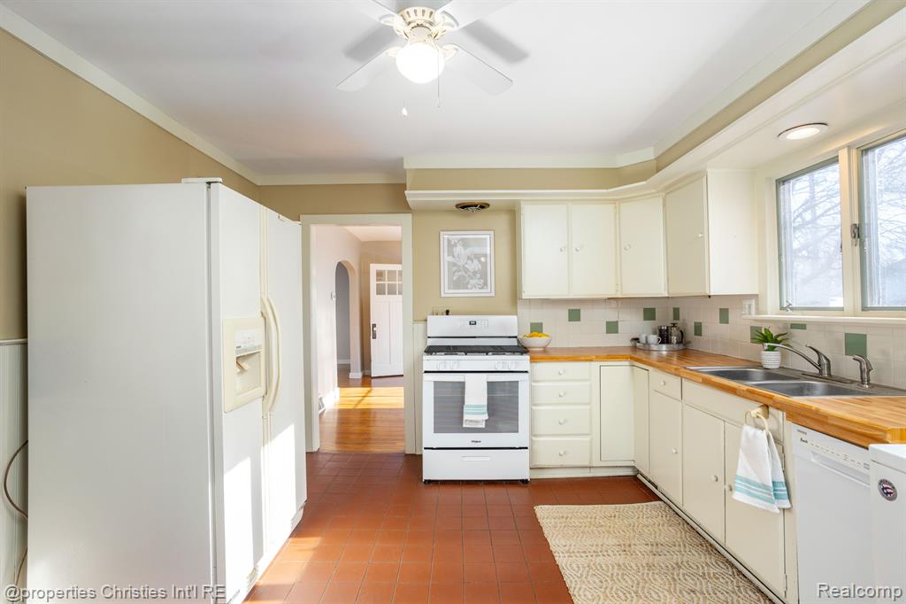 431 Cabinet Street, Milford, MI 48381 — Photo 17
