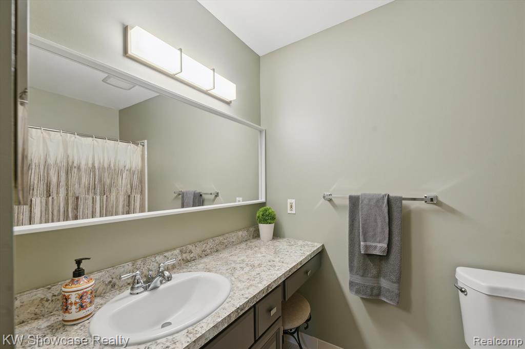 7783 Lake Ridge Drive, Waterford, MI 48327 — Photo 22