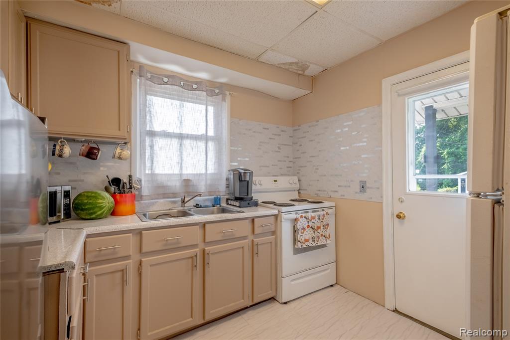 6533 Kingsley Street, Dearborn, MI 48126 — Photo 8