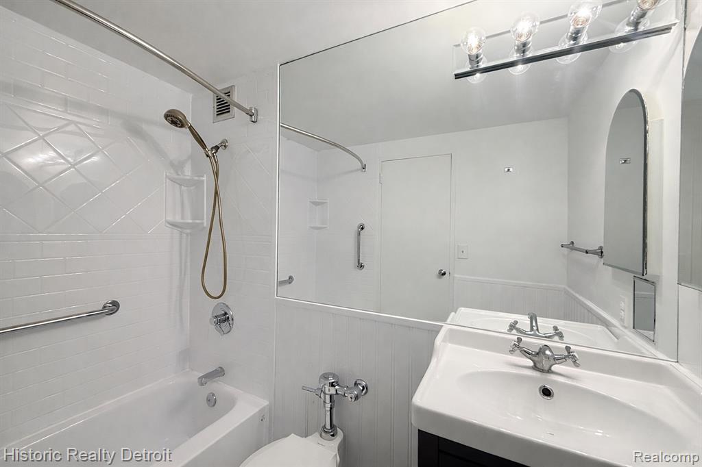 1300 E LAFAYETTE Street, 210, Detroit, MI 48207 — Photo 8