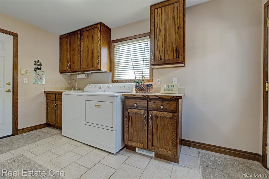 5899 Cobblestone Drive, Almont, MI 48461 — Photo 11