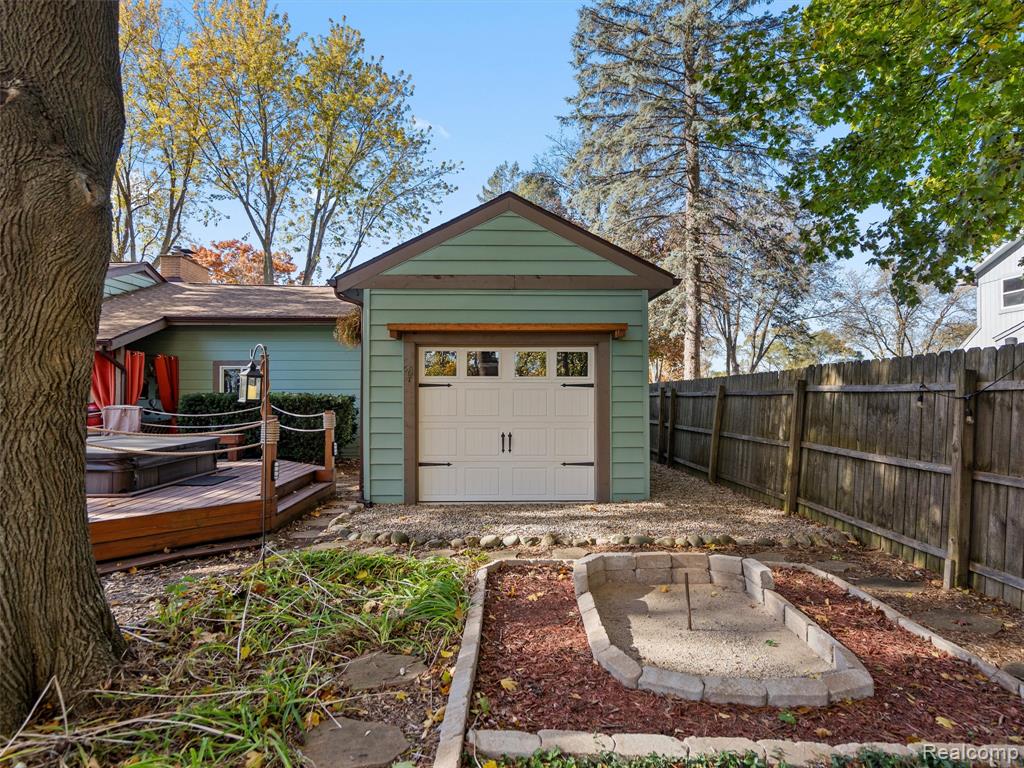 6410 Paramus, Clarkston, MI — Photo 37