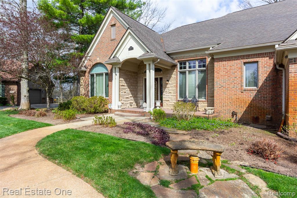 10215 Mill Pointe Drive, Goodrich Vlg, MI — Photo 3