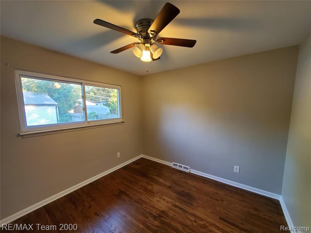 5605 MERRICK Street, Dearborn Heights, MI 48125 — Photo 6
