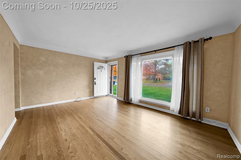 4073 Silver Birch Drive, Waterford, MI 48329 — Photo 3