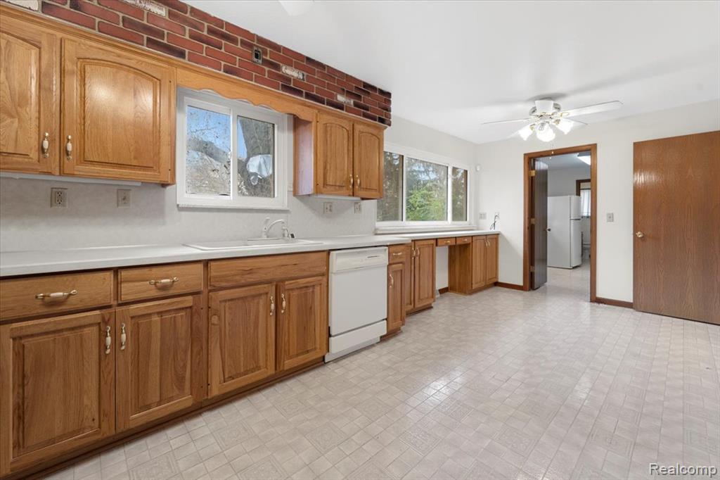 5033 Robinwood Street, Monroe, MI 48161 — Photo 10