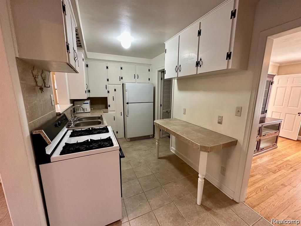4302 SHERIDAN Drive, Royal Oak, MI 48073 — Photo 15