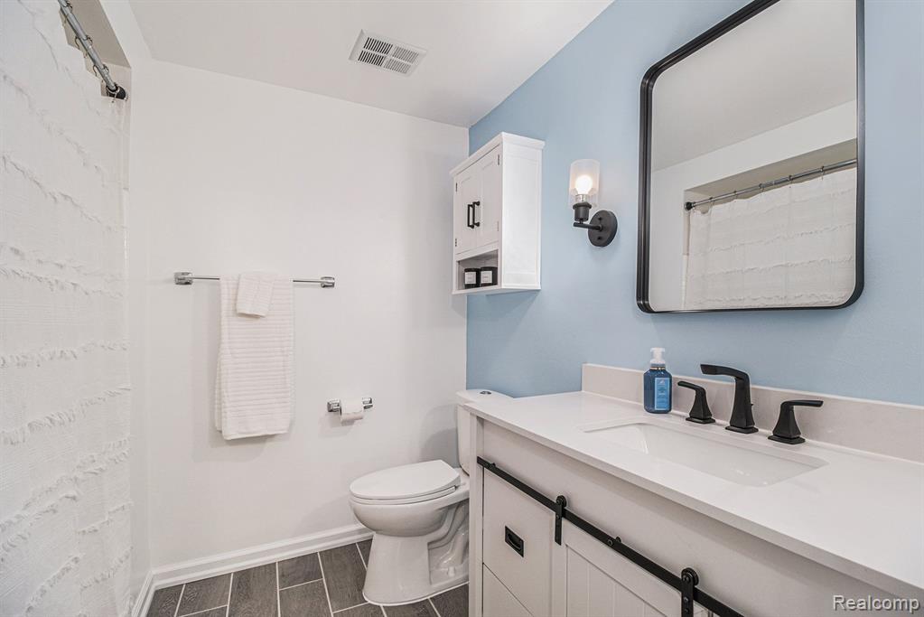 7357 Creek View Circle, West Bloomfield, MI — Photo 26