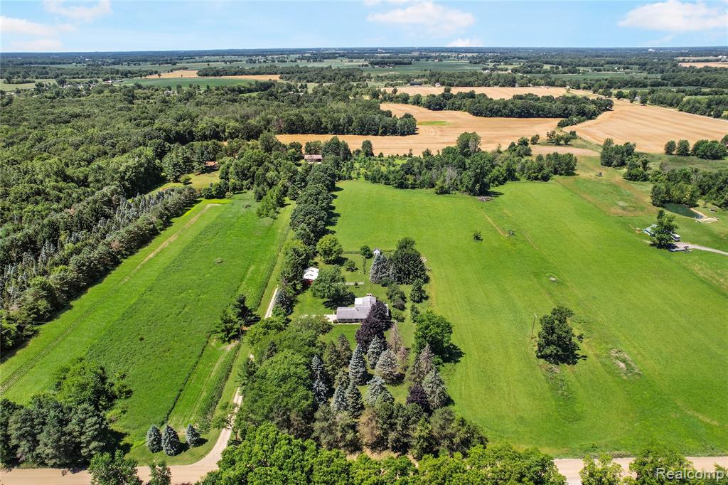 595 N Cedar Road, Fowlerville, MI 48836 — Photo 60
