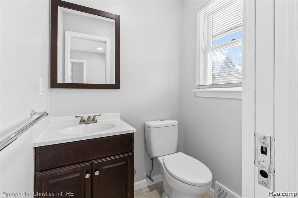 6881 W DARTMOOR Road, West Bloomfield, MI — Photo 5