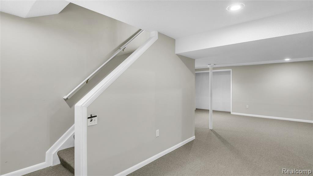 7113 Elmhurst, West Bloomfield, MI — Photo 35