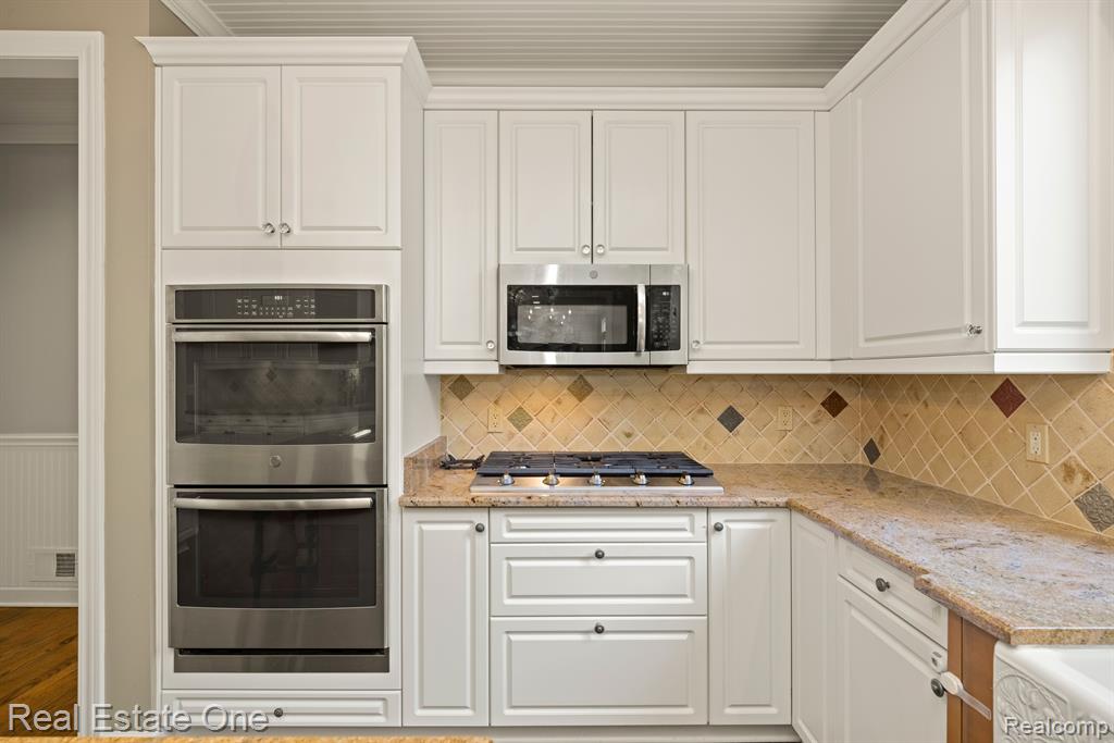 6745 CHARING Crossing, West Bloomfield, MI — Photo 10