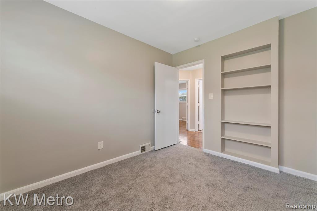 22591 N Kane Street, Detroit, MI 48223 — Photo 15