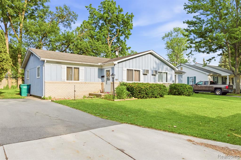 625 S 11th Street, St. Clair, MI 48079 — Photo 2