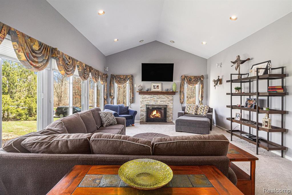 57598 HIDDEN TIMBERS Drive, South Lyon, MI 48178 — Photo 12