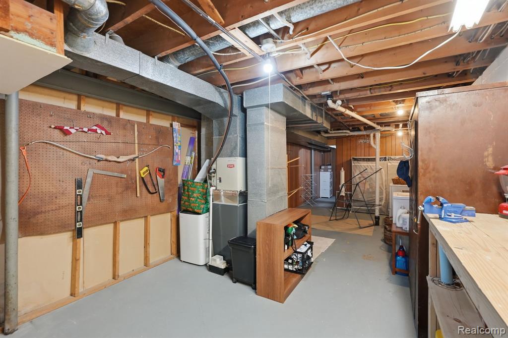 1061 Western Drive, Ann Arbor, MI 48103 — Photo 29