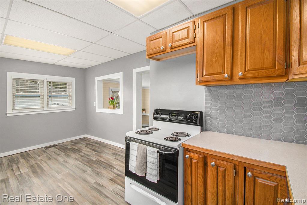 54 DIVISION Street, Oxford, MI 48371 — Photo 5