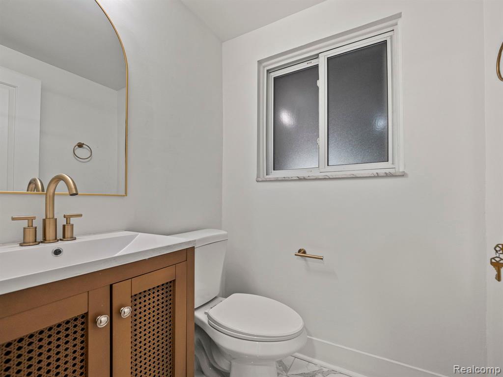 7011 WHITE PINE Drive, Bloomfield Hills, MI 48301 — Photo 17