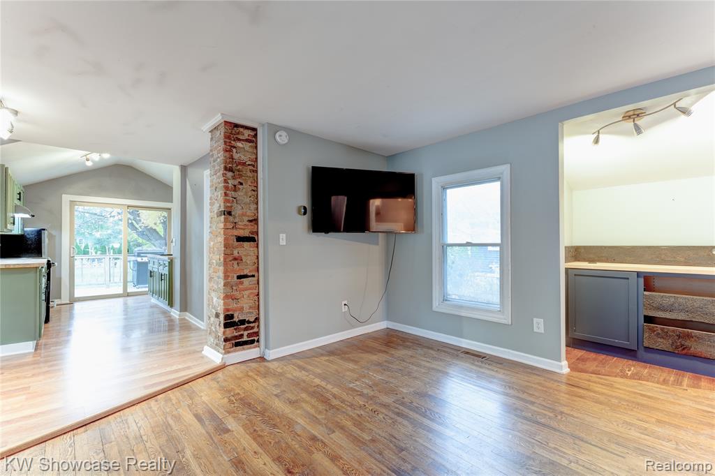 608 S Adelaide Street, Fenton, MI 48430 — Photo 7