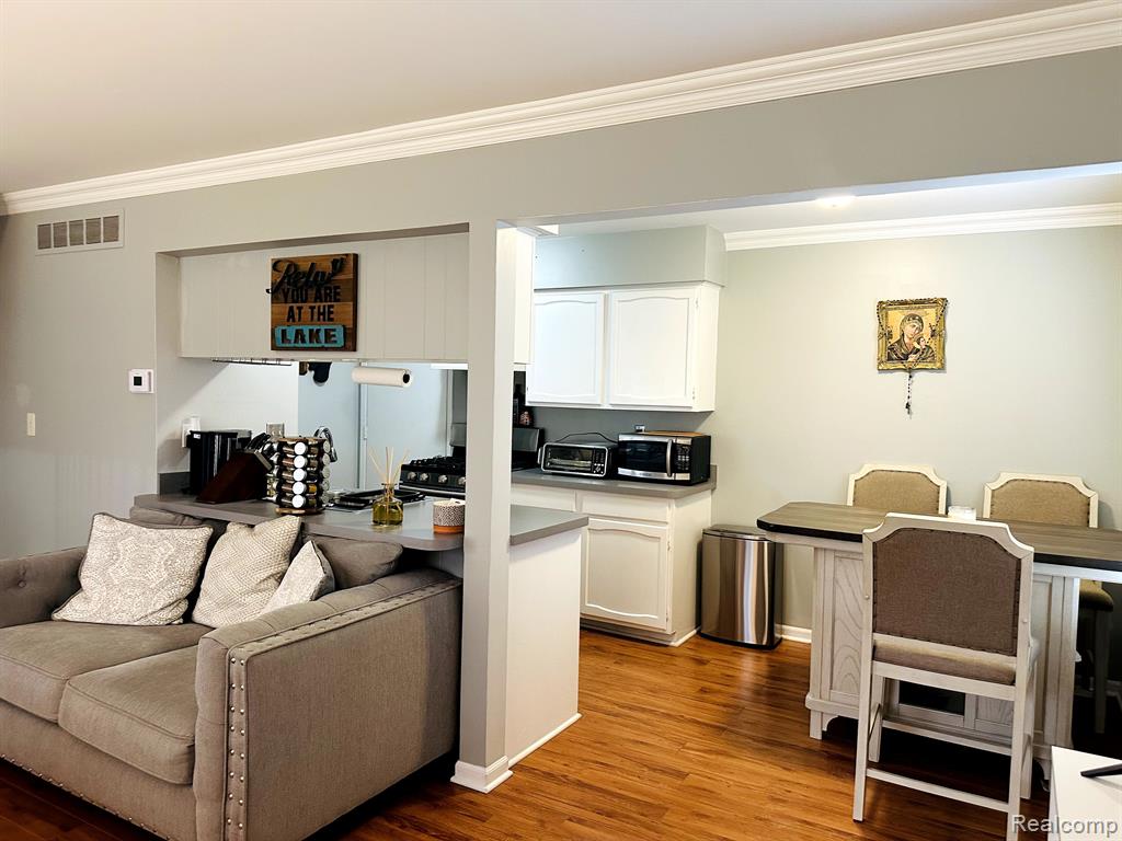 295 INLET N, Walled Lake, MI 48390 — Photo 6