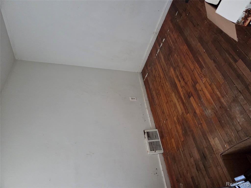 2138 Ridgemont Road, Grosse Pointe Woods, MI 48236 — Photo 8