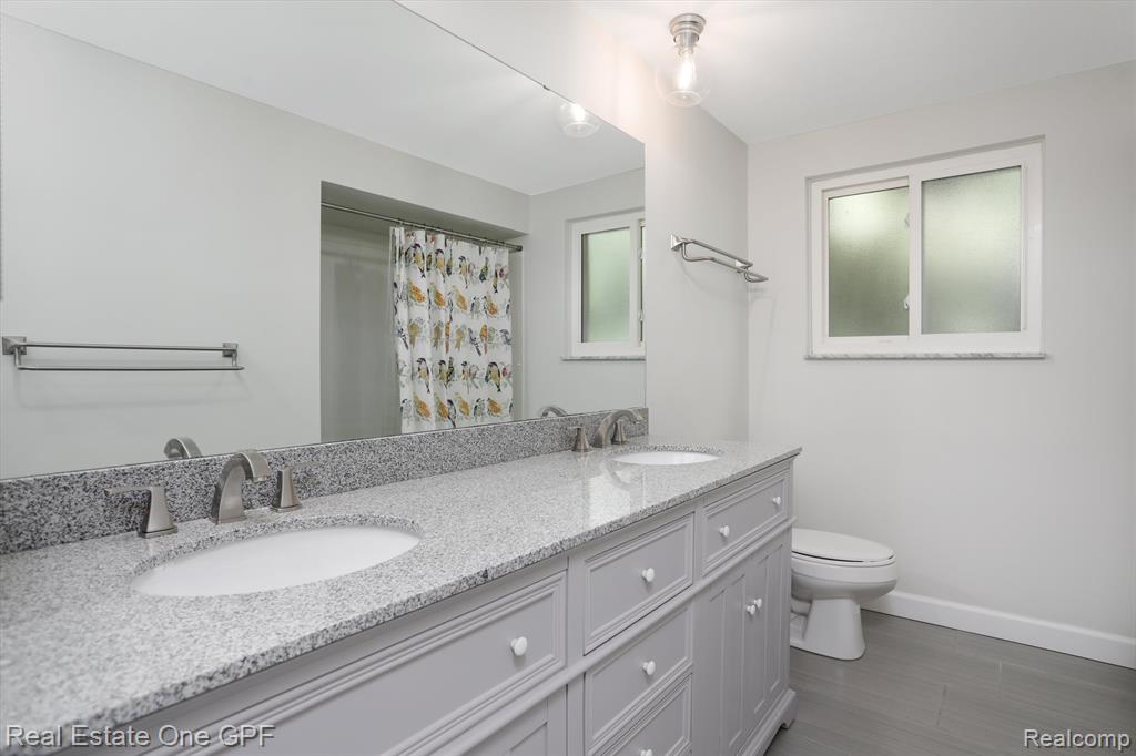 724 S ROSEDALE, Grosse Pointe Woods, MI 48236 — Photo 22