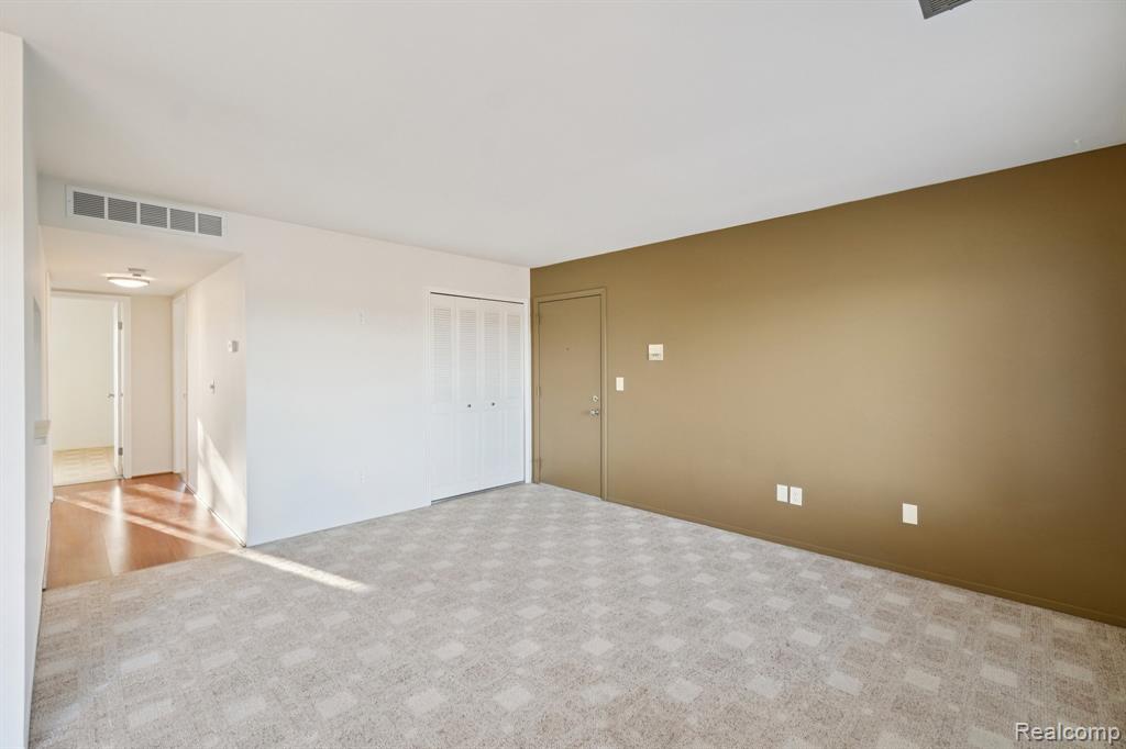 51288 Johns Drive, 7, New Baltimore, MI 48047 — Photo 5