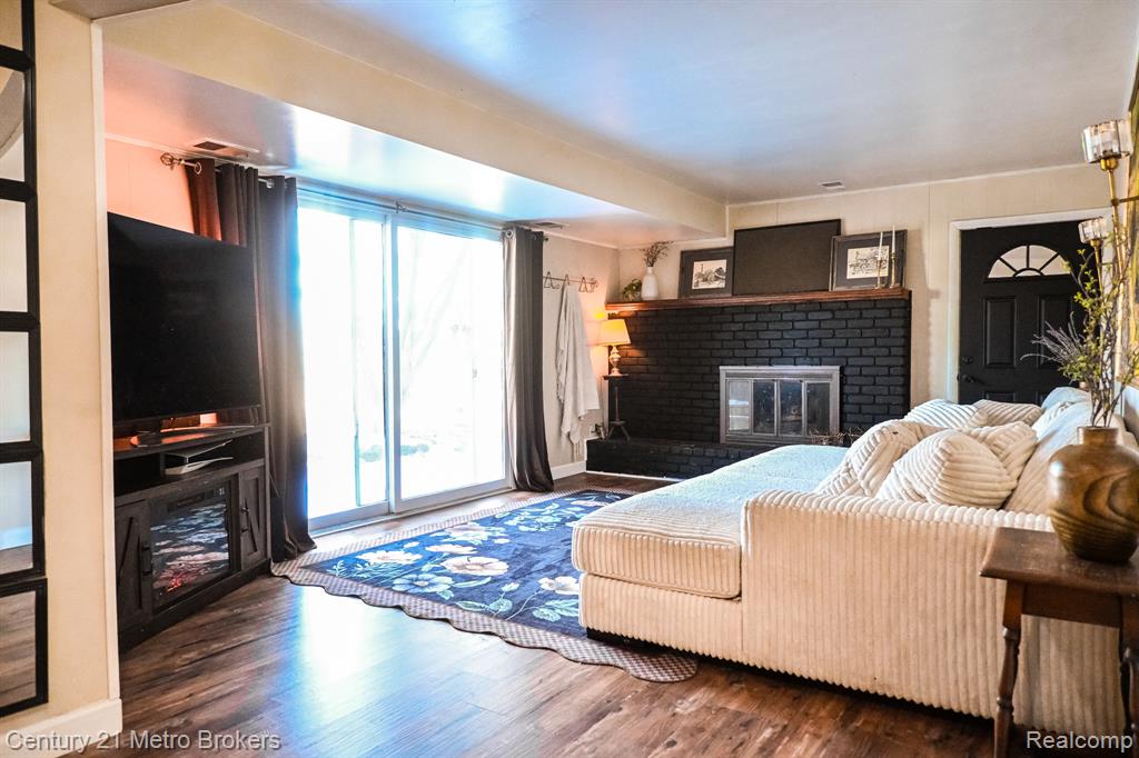 433 Dutch Mill Drive, Flushing, MI 48433 — Photo 14