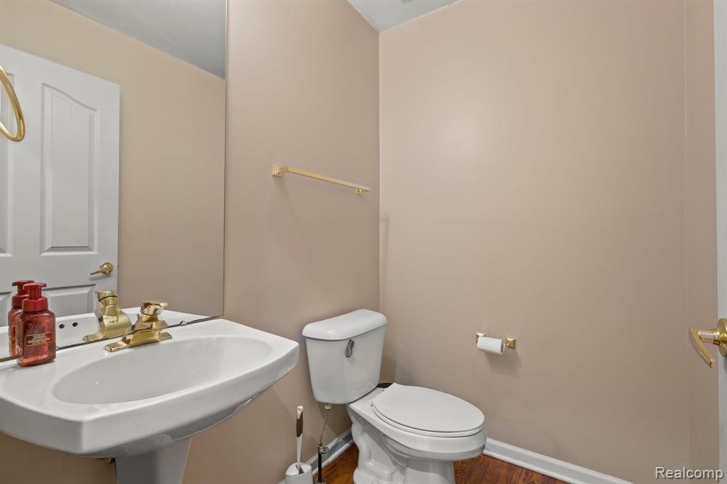 433 TORRINGTON Drive W, Canton, MI 48188 — Photo 19