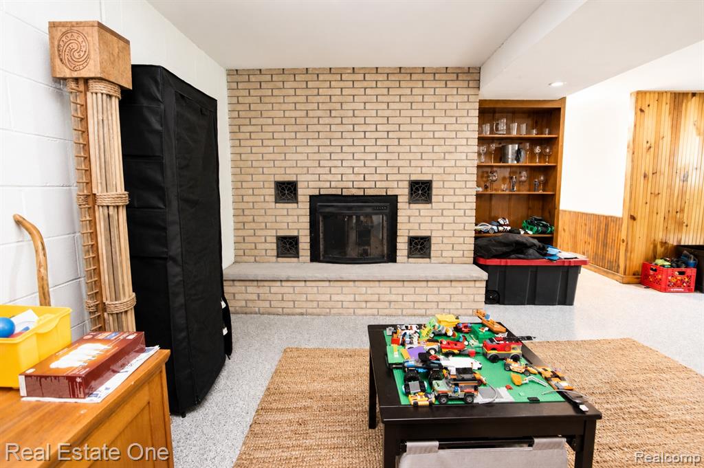 1325 S Hospital Road, Waterford, MI 48327 — Photo 24
