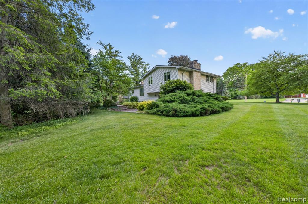 9144 Deer Park Court, Fenton, MI 48430 — Photo 54