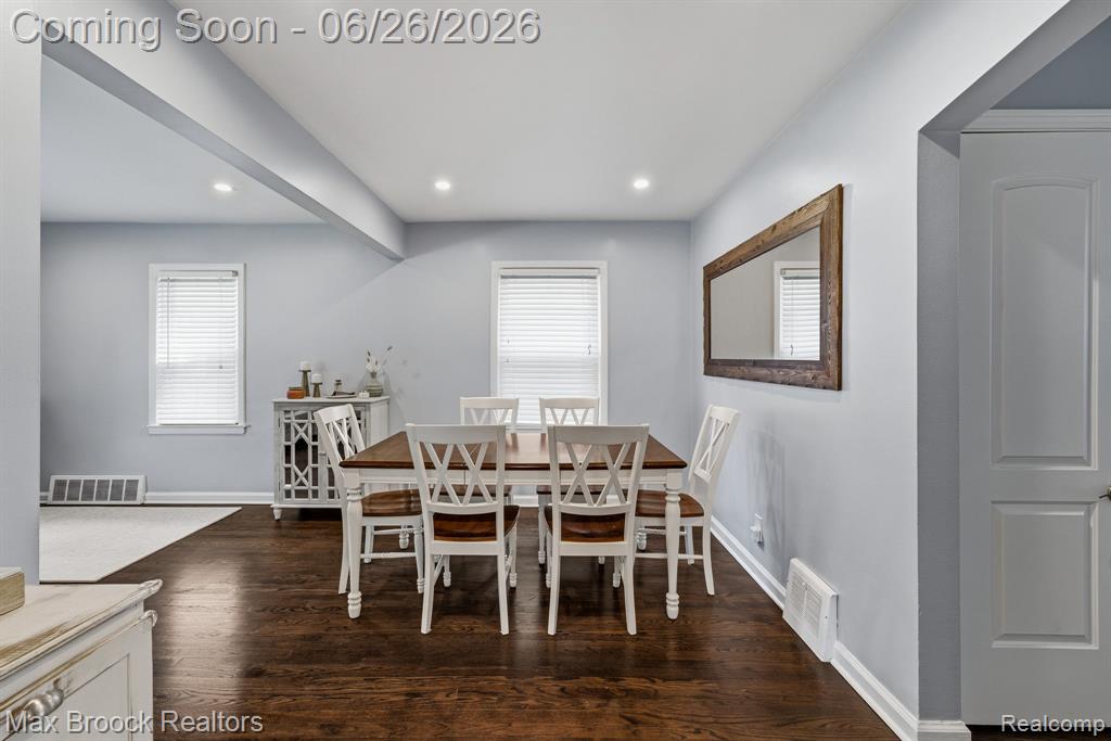 618 S Gainsborough Avenue, Royal Oak, MI 48067 — Photo 9
