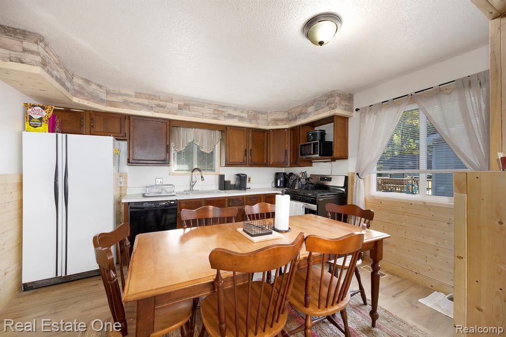 9445 Lakepointe Boulevard, Clay, MI 48001 — Photo 9