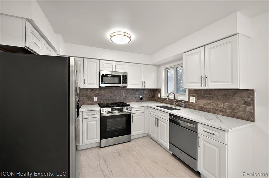 8104 Cloverdale Avenue, Ferndale, MI 48220 — Photo 20
