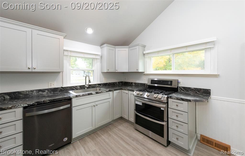 810 Beardon, Lake Orion, MI 48362 — Photo 18
