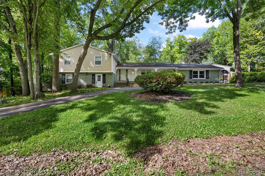 745 Hawthorne Drive - Photo 5