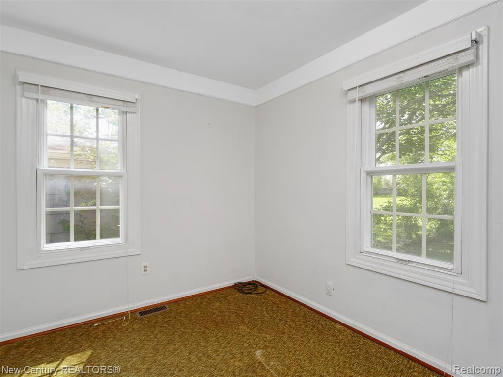 5933 Dwight Avenue, Waterford, MI 48327 — Photo 14