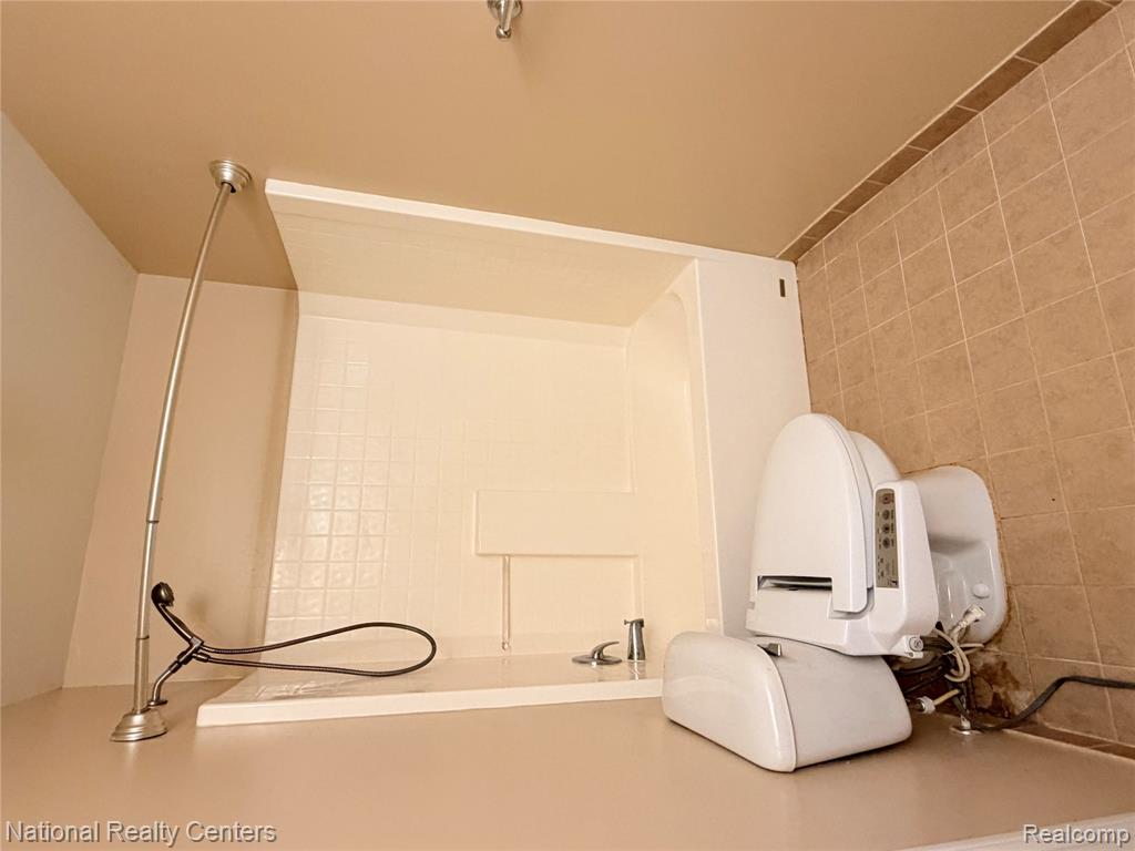 28469 Carlton Way Drive, Novi, MI 48377 — Photo 10