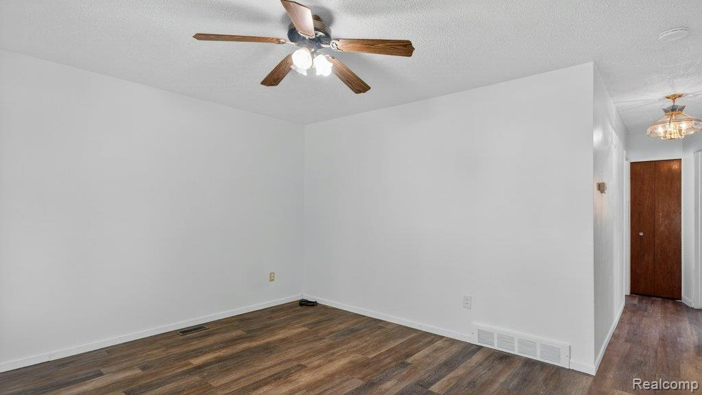 9405 Chamberlain Street, Romulus, MI 48174 — Photo 10
