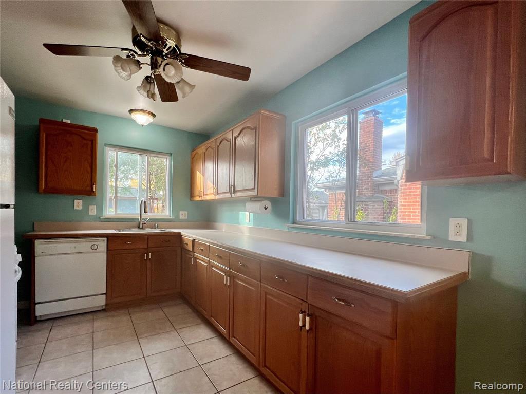8571 Cranston Street, Westland, MI — Photo 8