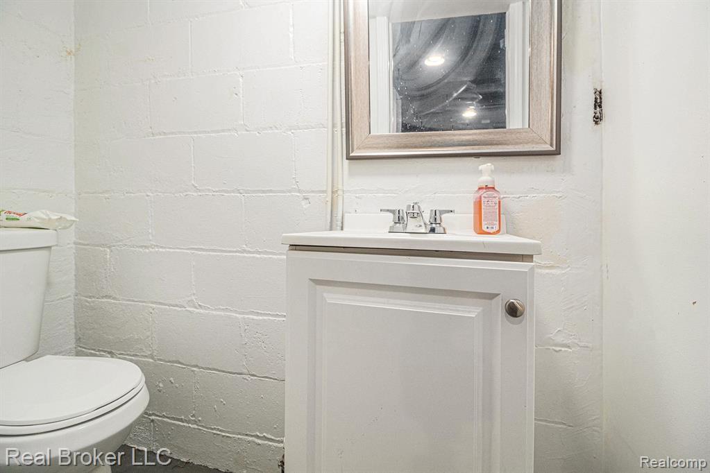 15390 Auburn Street, Detroit, MI 48223 — Photo 13