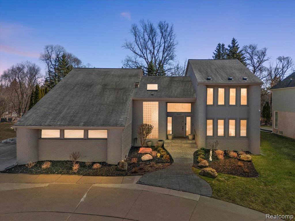 6463 ROYAL POINTE Drive, West Bloomfield, MI — front exterior