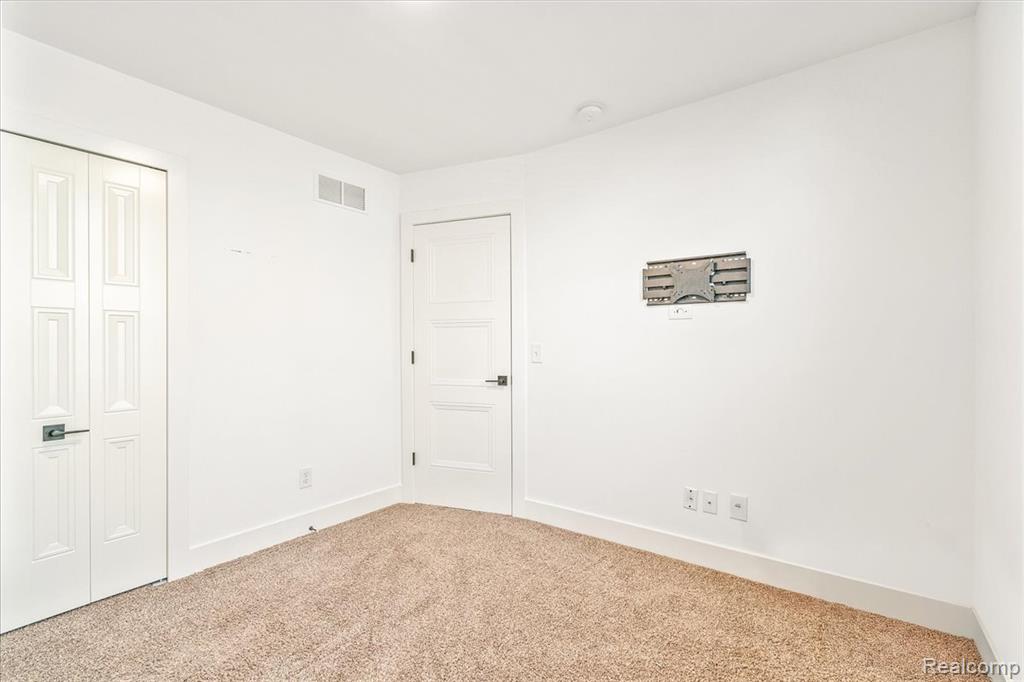8319 Beatrice, Westland, MI — Photo 19