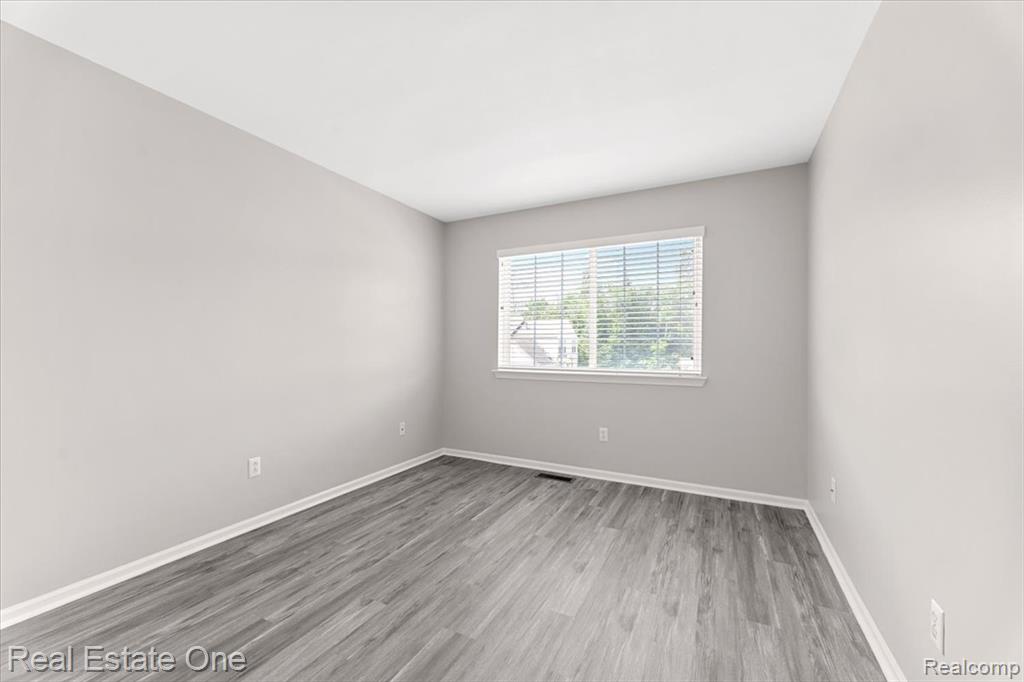 26783 Kirkway Circle, Woodhaven, MI 48183 — Photo 21