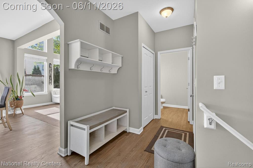 27412 Victoria Road, Novi, MI — Photo 14