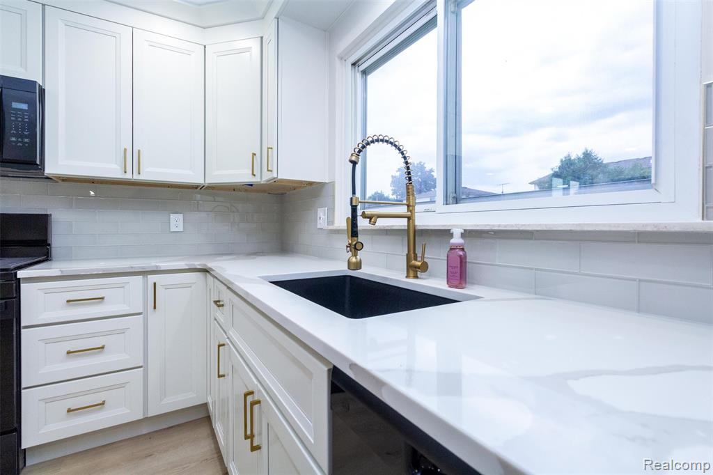 46376 Meadow Lane, Macomb, MI 48044 — Photo 11