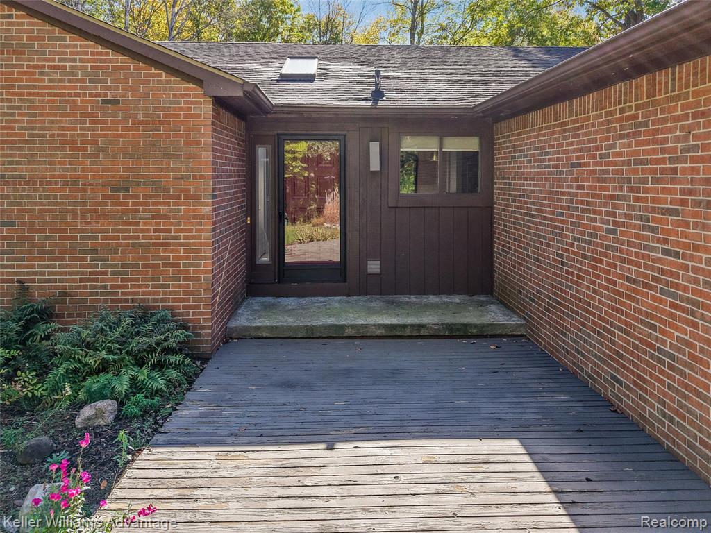 5480 Lyngre Drive, Howell, MI 48843 — Photo 2