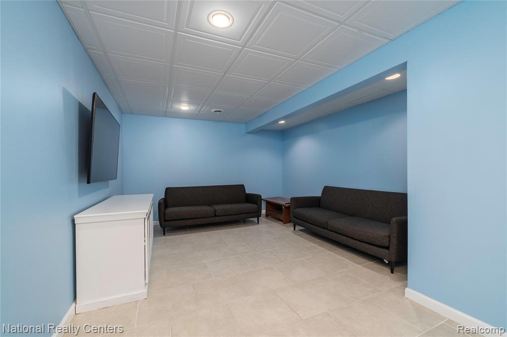9859 Aylebury Drive, South Lyon, MI 48178 — Photo 42